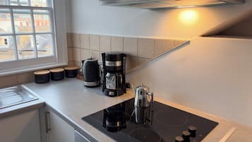 Fridge, microwave, stovetop, electric kettle