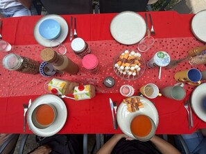 Outdoor dining - Vrbo Property (Vialas)