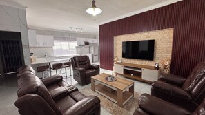 Smart TV - SAOB PROPERTY (Germiston)