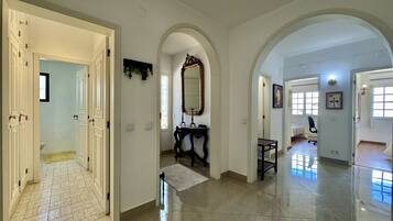 4 bedrooms, bed sheets