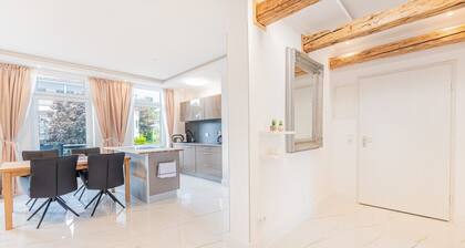 Bel Étage Binz - Stylish Suite with a Balcony
