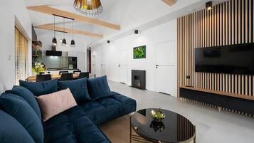 TV connectée, cheminée
