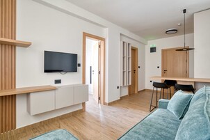 Classic-Apartment, Balkon | Wohnbereich