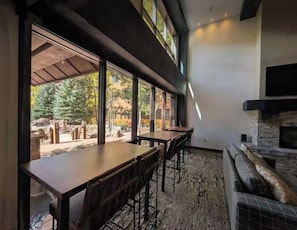 Dining - Steps to Gondola! Lux 2Bedroom/3Bath Condo in the Heart of River Run Village! (Dillon)