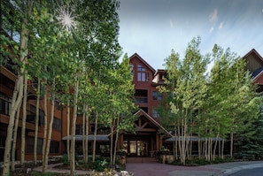 Exterior - Steps to Gondola! Lux 2Bedroom/3Bath Condo in the Heart of River Run Village! (Dillon)