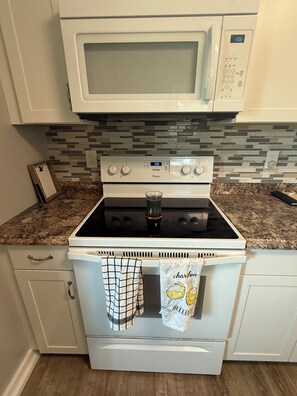Coffee/tea maker, fridge, microwave, oven