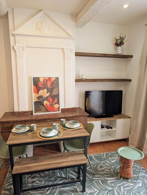 Dining - Vrbo Property (Carcassonne)