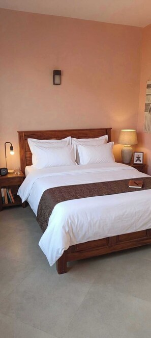 Room - TyCounty Boulevard Apartments (Bulanga)