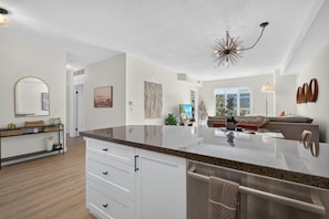 Interior - Mountain View Condo w Pool, Hot Tub & Golf Nearby 2318 (Kelowna)