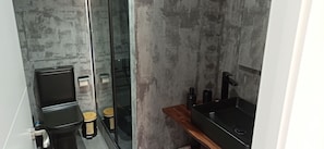 Bathroom - Vrbo Property (cadiz)