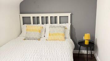 2 habitaciones, tabla de planchar con plancha, wifi y ropa de cama