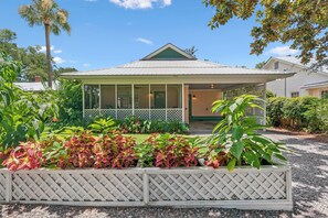 Exterior - Old Bay Cottage - 505 Beach Dr (St Simons Island)