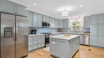 Refrigerador, microondas, horno, placa de cocina