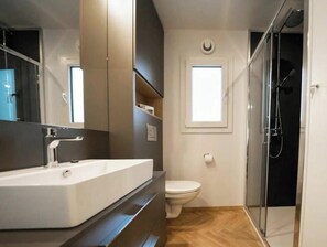 House | Bathroom - Holiday Home in Zutendaal With Terrace (Zutendaal)