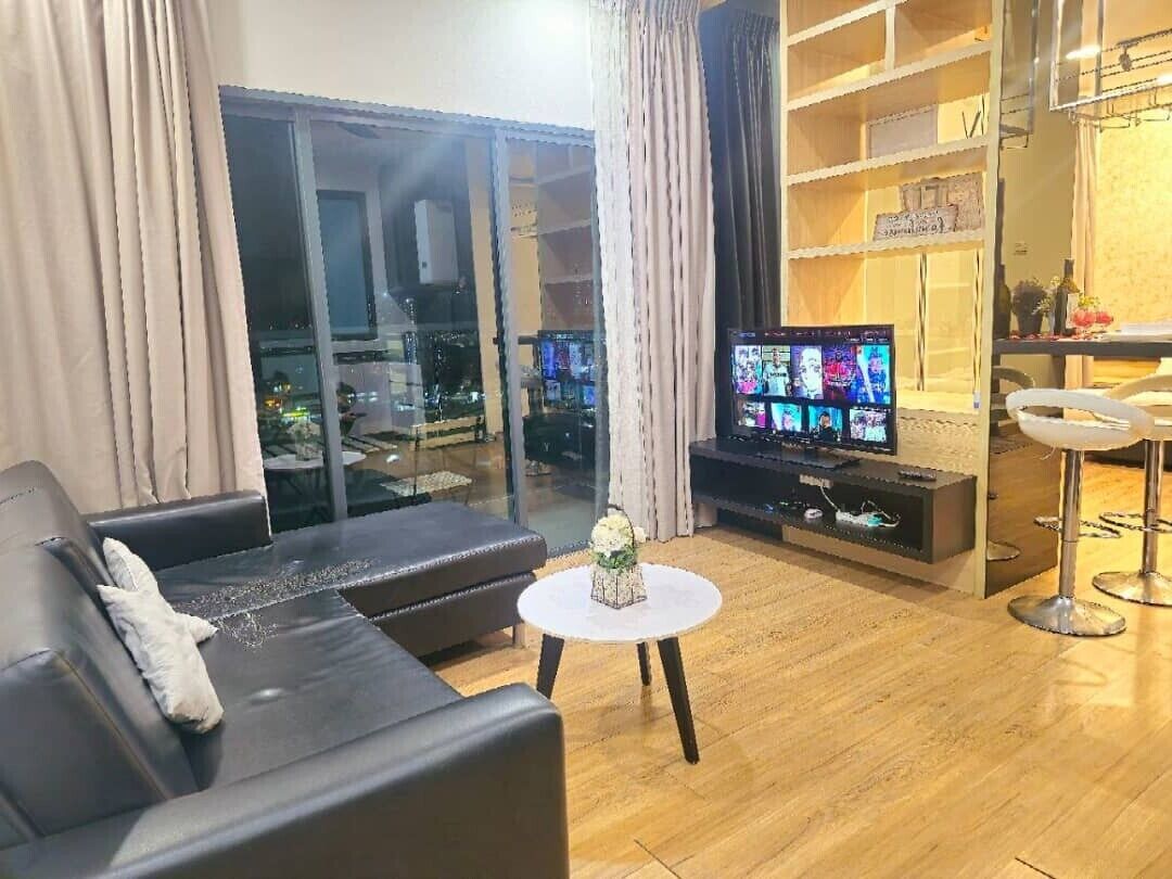 Luxury Condo, 1 Queen Bed, City View | Interior