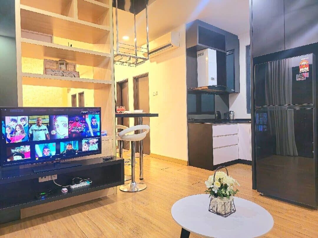 Luxury Condo, 1 Queen Bed, City View | Interior