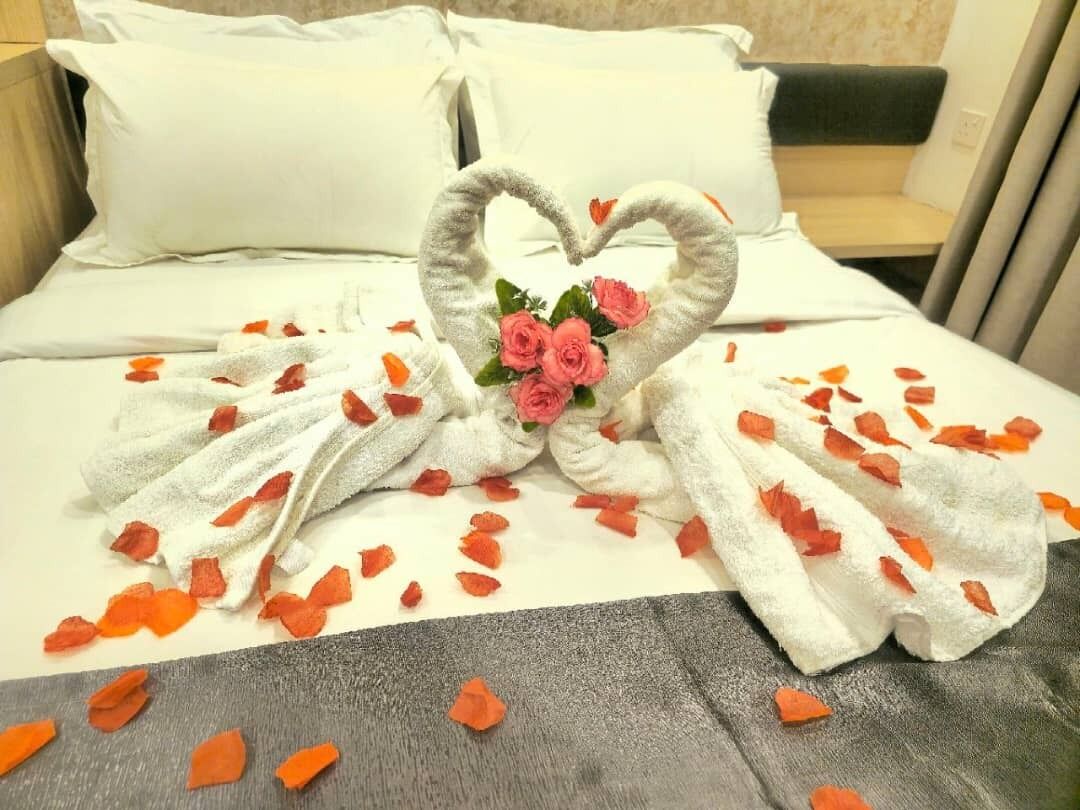 Apartamento de lujo, 1 cama de matrimonio, vistas a la ciudad | Escritorio, tabla de planchar con plancha, wifi gratis