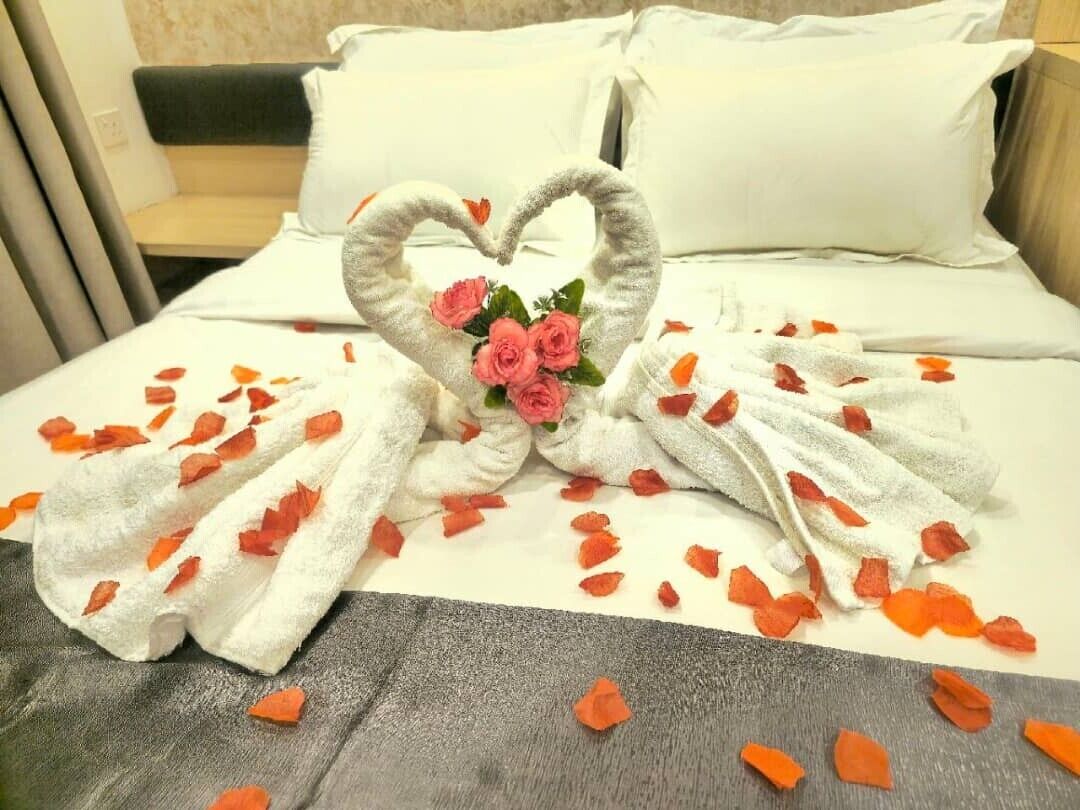 Apartamento de lujo, 1 cama de matrimonio, vistas a la ciudad | Escritorio, tabla de planchar con plancha, wifi gratis