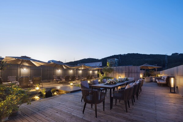 Outdoor dining - Zhangjiajie Century Bojun Hotel (Zhangjiajie)