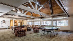 Game room - Bike, Hike & Unwind. Heated Pool, Hot Tub and Sauna. (Mammoth Lakes)