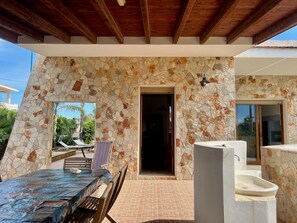 Outdoor dining - Vrbo Property (Torre Suda)