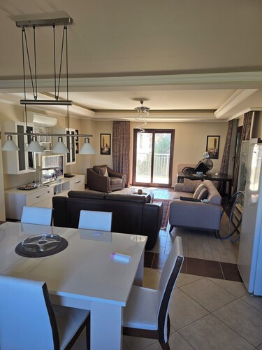 Marvelous 4-bedroom apartment with AC in sunny Manavgat