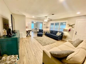 TV - Like Having Two Beach Houses in One! (Port O`Connor)