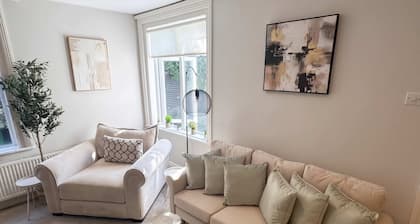 Bright 2-Bed Garden Flat, Central Guildford