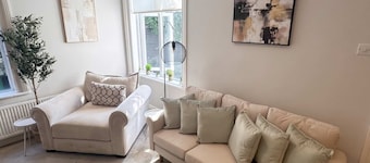 Bright 2-Bed Garden Flat, Central Guildford