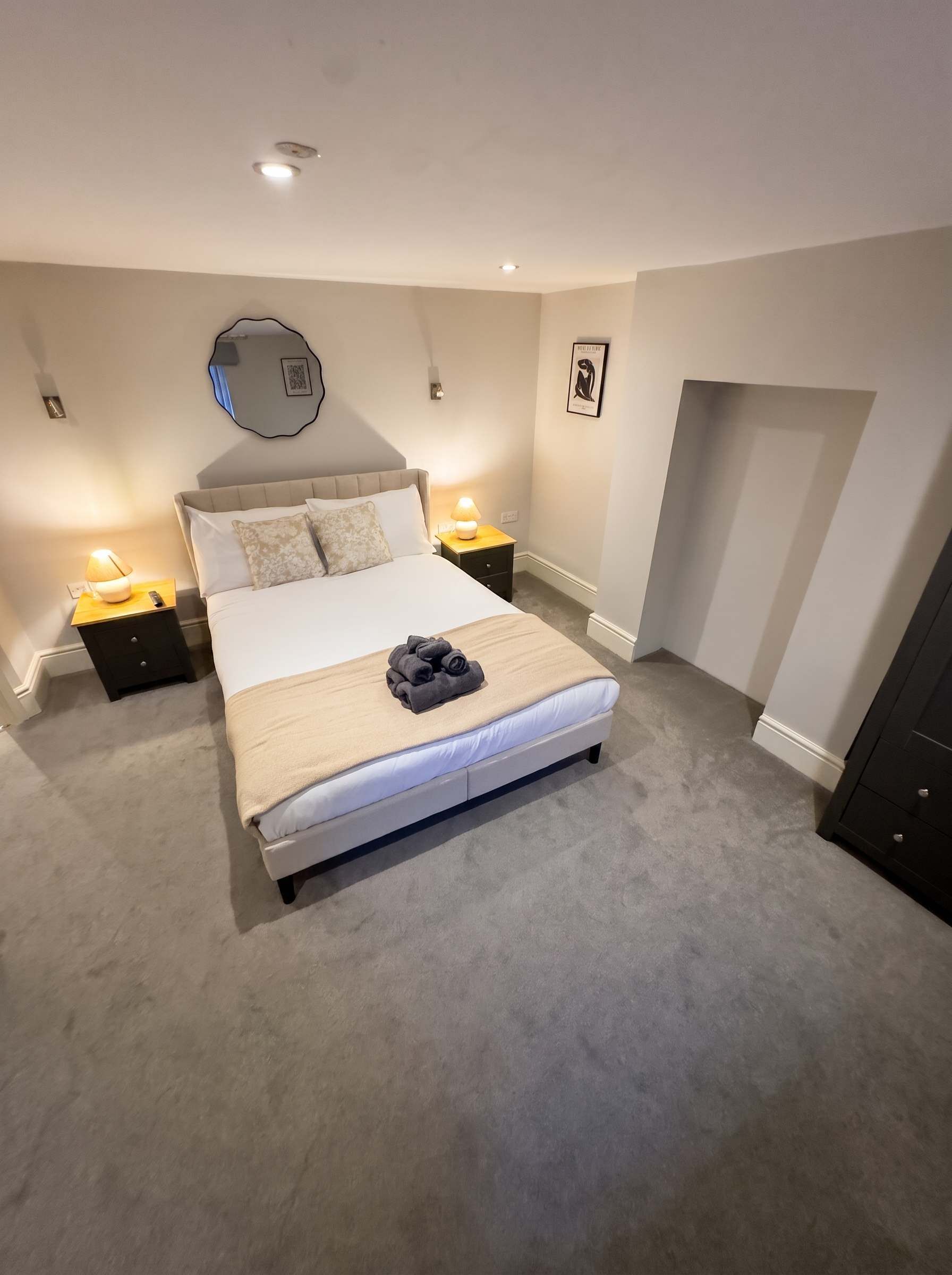 2 quartos, ferros/tábuas de passar roupa, Wi-Fi, roupa de cama