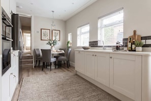 Dining - Bright 2-Bed Garden Flat, Central Guildford (Surrey)