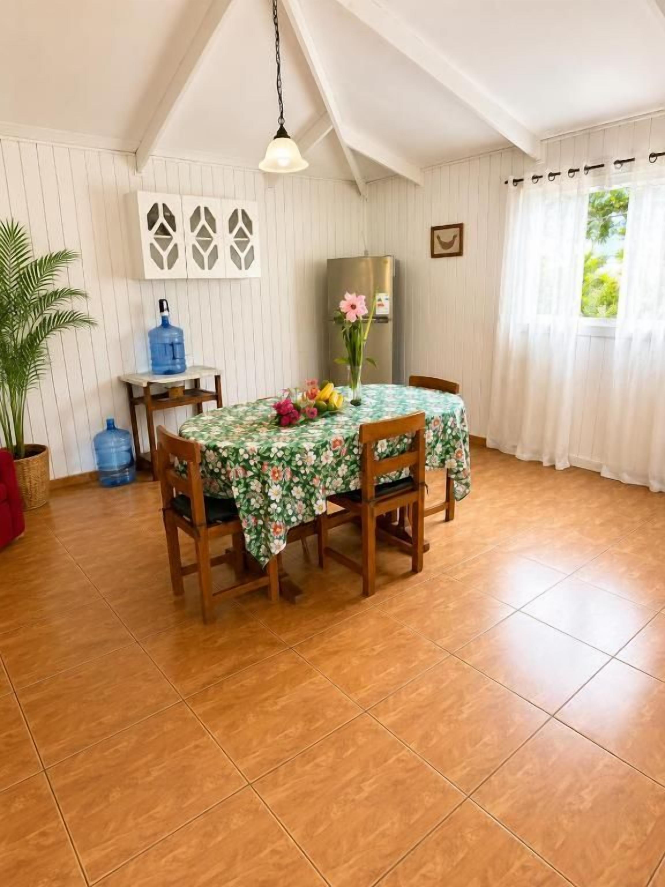 Kamar Double atau Twin Keluarga, patio, pemandangan kebun | Tempat makan