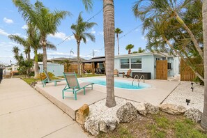 Outdoor pool - Waterfront Escape/Pool, Kayaks & Gulf Access (Hudson)