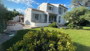 A two-story house with a patio, a small garden, and a clear blue sky. - Villa Cap d'Antibes, a 2-minute walk from the beaches. (Antibes)