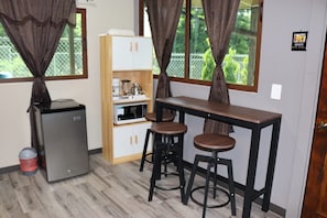 Dining - Cozy 1-bedroom cabin with AC in La Unión Sur (La Unión)