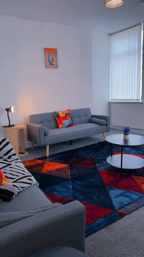 Apartment, 3 Bedrooms | Living room