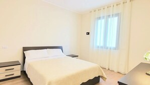 3 habitaciones, tabla de planchar con plancha, wifi y ropa de cama 