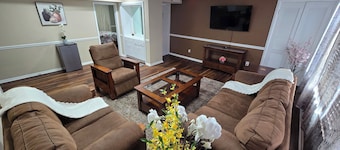 Beautiful 4-bedroom AC apartment on the border of Wauwatosa and Brookfield.