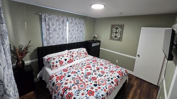 Iron/ironing board, WiFi, bed sheets