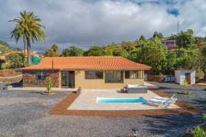 Exterior - Casa Nazaret | Canarian house with pool and jacuzzi in Puntagorda, La Palma (Puntagorda)