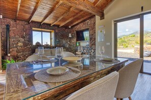 Dining - Casa Nazaret | Canarian house with pool and jacuzzi in Puntagorda, La Palma (Puntagorda)