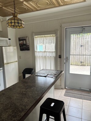 Private kitchen - 2-bedroom apartment in perfect Savannah with cool AC (Savannah)