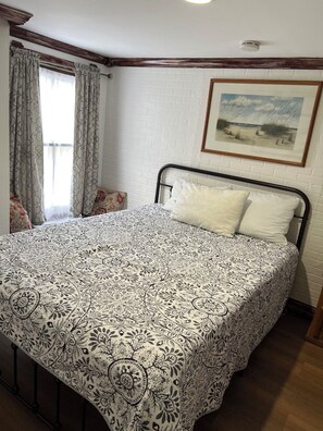 2 bedrooms, iron/ironing board, WiFi, bed sheets - 2-bedroom apartment in perfect Savannah with cool AC (Savannah)