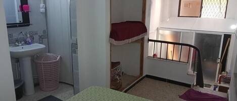 1 間睡房、熨斗/熨衫板、上網、床單
