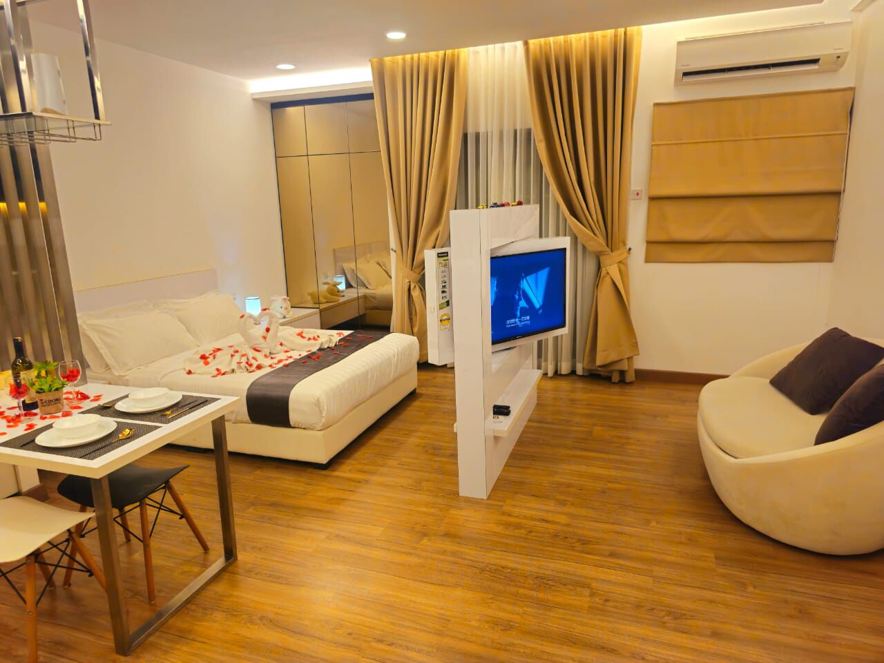 Desk, iron/ironing board, free WiFi