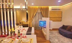 Kondo Mewah, 1 Tempat Tidur Queen, balkon, pemandangan kota | Meja kerja, setrika/meja setrika, dan Wi-Fi gratis