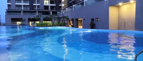 2 piscinas externas