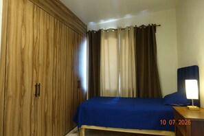 4 bedrooms, iron/ironing board, internet, bed sheets