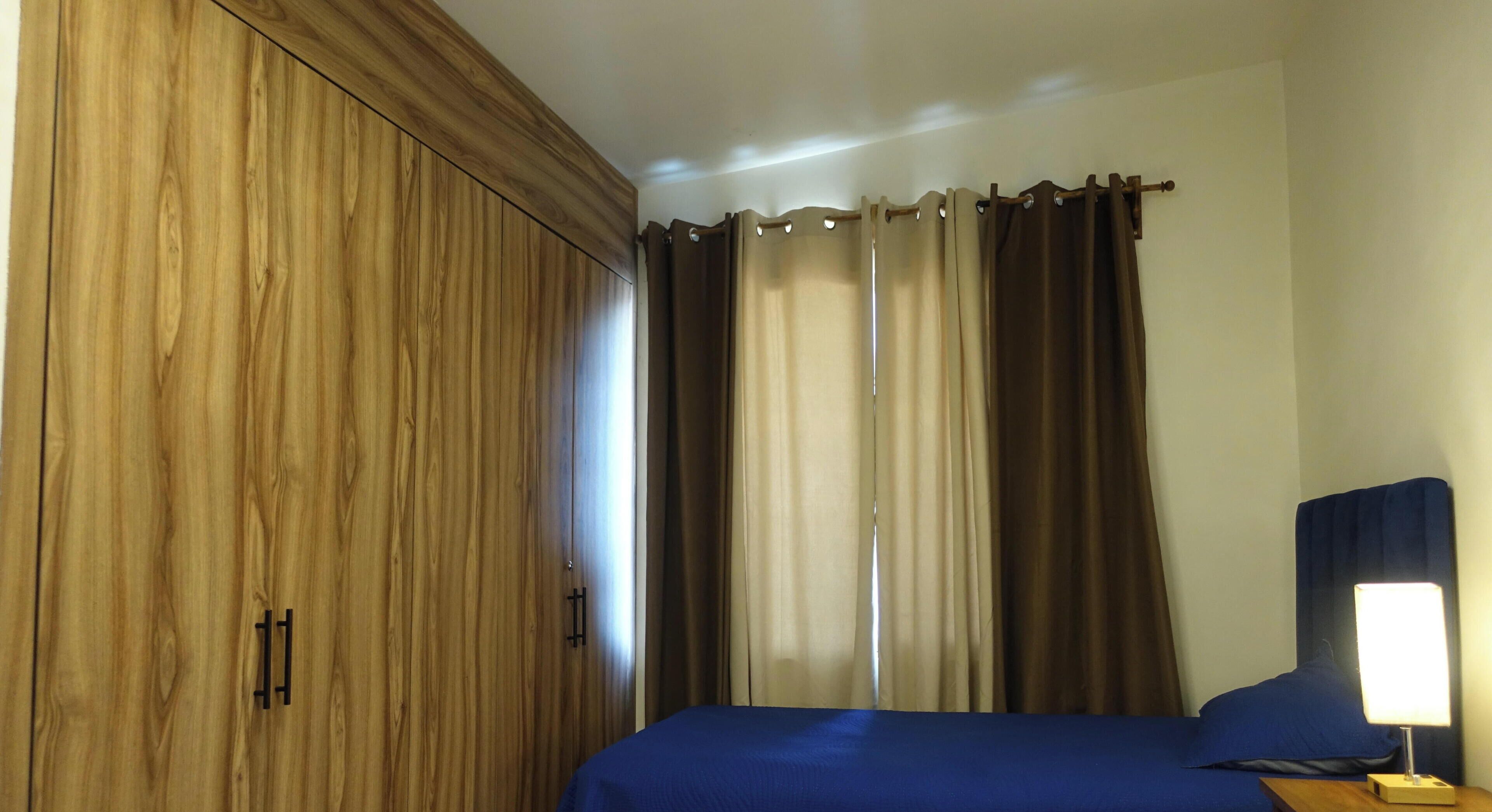 4 bedrooms, iron/ironing board, internet, bed sheets