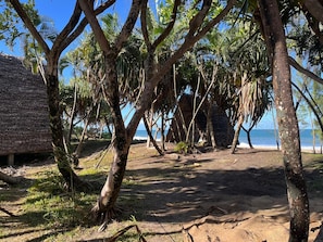 Property grounds - ZANATANY BEACH Hotel, Beachfront Bungalows with an Infinity Pool (Toamasina)